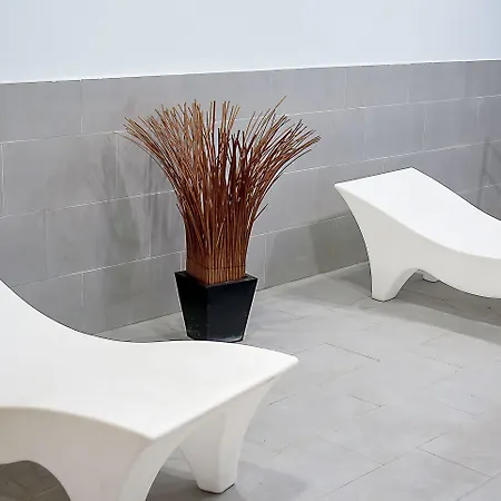 Ona Ogisaka Garden 3* دينايا