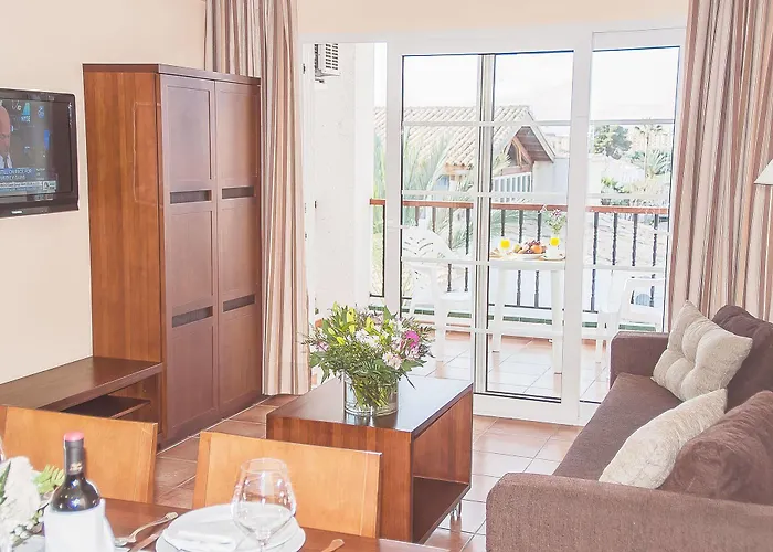 Ona Ogisaka Garden Aparthotel