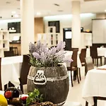 Ona Ogisaka Garden Aparthotel Denia