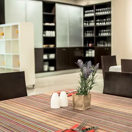 Ξενοδοχείο με διαμερίσματα Ona Ogisaka Garden 3*