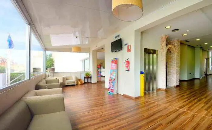 Ona Ogisaka Garden 3*